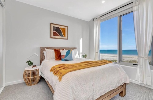 Moana Apartment | Hamptons-inspired Waterfront Living on Moana Beach