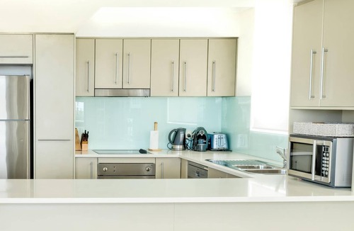 Kings Beach Apartment | Hamptons Style Penthouse at Kings Beach