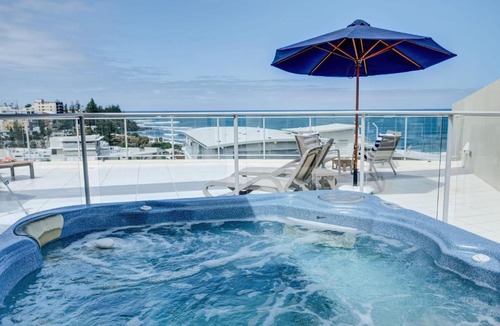 Kings Beach Apartment | Hamptons Style Penthouse at Kings Beach