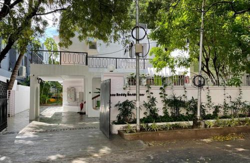 Thousand Lights West Bed & Breakfast | Hanu Reddy Residences - Nawab Habibullah Avenue