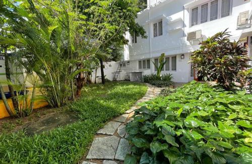 Thousand Lights West Bed & Breakfast | Hanu Reddy Residences - Nawab Habibullah Avenue