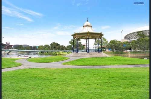 Adelaide Central Business District Apartment | Happy BNB on Adelaide CBD