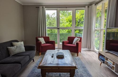 Garran House | Happy Spacious Home nr Canberra Hospital