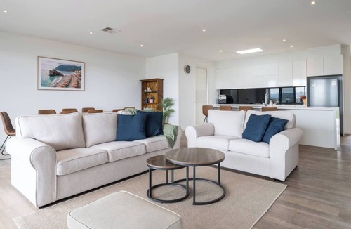 Safety Beach House | Harbour Haven Generous Group Stay Near Martha Cove