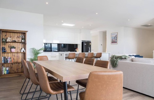Safety Beach House | Harbour Haven Generous Group Stay Near Martha Cove