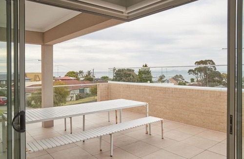 Clifton Springs House | Harbour Horizons - Balcony BBQs and Calm Water Views