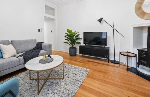 Millers Point Apartment | Harbour View Terrace In The Heart Of The Rocks