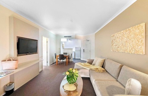 Darwin City Centre Apartment | Harbourfront Darwin Escape with Sea Views and Pool