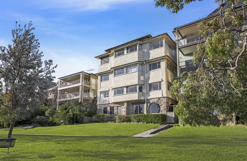 Cremorne Point Apartment | Harbourfront/Opera House and Harbour Views/Cremorne Point/Ferry
