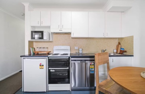 Darling Harbour Apartment | Harbourside Apartment in Pyrmont Premium amenities: Pool, Gym, Sauna & Parking