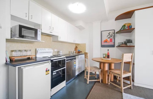 Darling Harbour Apartment | Harbourside Apartment in Pyrmont Premium amenities: Pool, Gym, Sauna & Parking