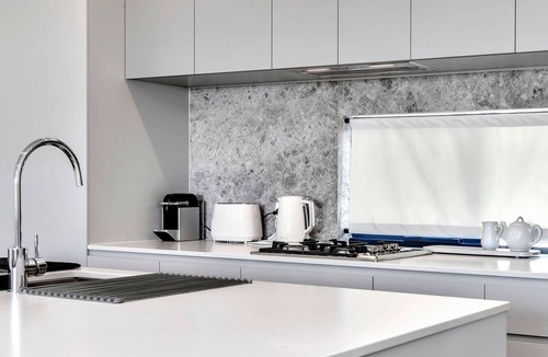 New Port Villa | Harbourside Haven | Panoramic Views, Wi-Fi, Luxury