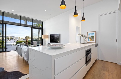 Safety Beach Apartment | Harbourside Sunset Terrace | Marina Views & Living