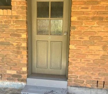 Heathcote Junction Apartment | Harmonious One Bedroom Cabin