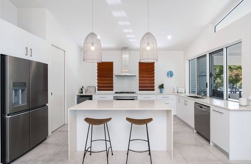 Clifton Beach House | Havannah Beachfront Holiday House with Heated Pool