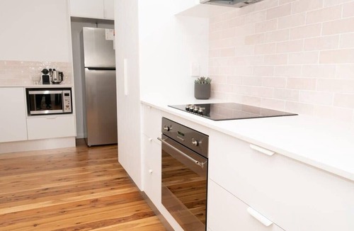 Bletchington House | Haven on Hill - Modern & Charming, Touch of Pink