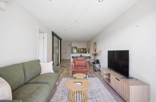 Hawthorn Apartment | Hawthorn Haven Balcony Views & Comfort