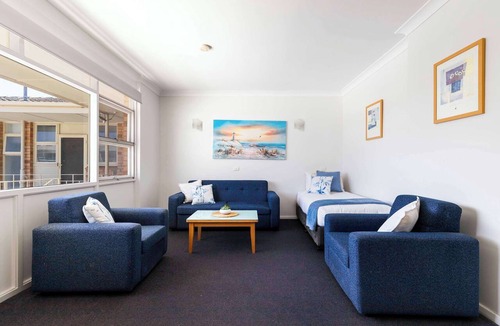 Glenelg Apartment | Hazel's Hideout: 1 BDRM Glenelg