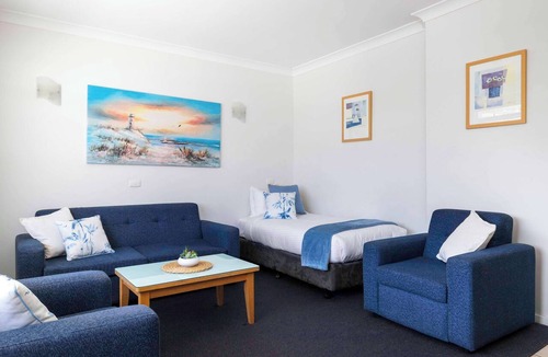 Glenelg Apartment | Hazel's Hideout: 1 BDRM Glenelg