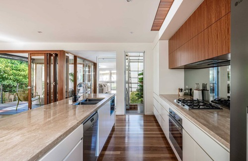 Moffat Beach House | Headlands Hideaway, Moffat Beach Pet Friendly Home