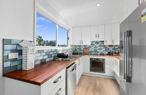 Sanctuary Point House | Heated Pool, Fireplace, Games Room & Pet Friendly!