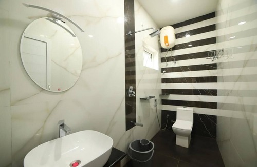Kotagiri Bed & Breakfast | Heavenly Hills | Hill View Resort | 4 Bedroom | Attached Living and Balcony