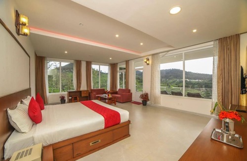 Kotagiri Bed & Breakfast | Heavenly Hills | Hill View Resort | 4 Bedroom | Attached Living and Balcony