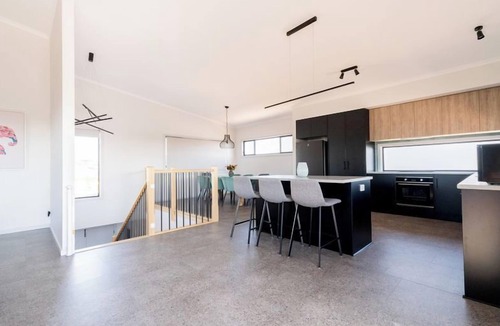 Moonta Bay House | Helios Heights - Modern 2 storey, Off Peak Special available