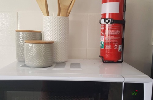 Alexandrina House | Hello Sailor! | Firepit | NBN | AppleTV | KingBed |PetFriendly | FussFree