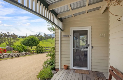 Central Tilba Cabin | Henkley Cottage 1 - Isaiah