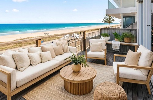 Henley Beach House | Henley Beachfront Home + Sauna, 200m From Square!