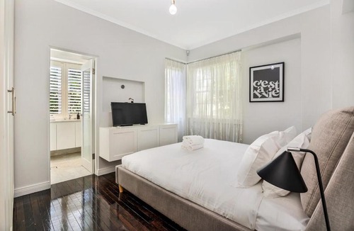 Double Bay Apartment | Henrietta's Gem - Close to cafes, shops and more