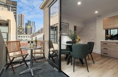 Carlton South Apartment | Heritage Luxe Terrace Opposite Melbourne Uni