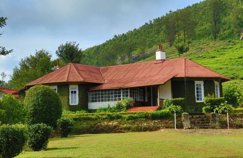 Devikolam House | Heritage stay at Manale Tea Bungalow in Munnar