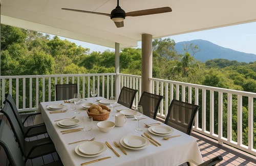 Valla Beach House | Hibiscus Haven 1BR getaway in Valla Beach