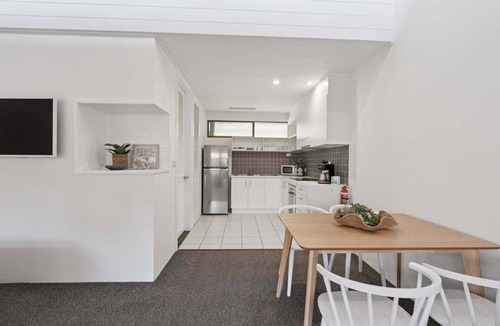 Korora Resort | Hibiscus Villa - Pet Friendly, Spacious beachfront studio, private courtyard