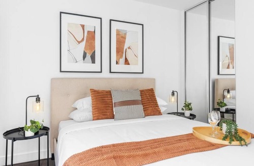 Caulfield North Apartment | Hidden Gem at Caulfield Park