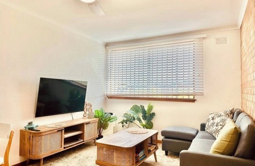 Tuncurry House | ~Hidden Gem~ U15/9 Point Road, Tuncurry Across the road from the lake.
