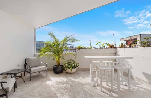 Fortitude Valley Apartment | Hidden Oasis 2Bed-2Bath-1Car - 5 mins to CBD