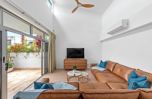 Fortitude Valley Apartment | Hidden Oasis! 2Bed/2Bath/1Car ~ 5mins to CBD