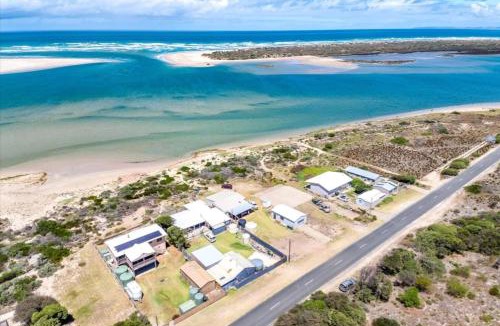 Nangkita House | Hide Away at the Murray Mouth
