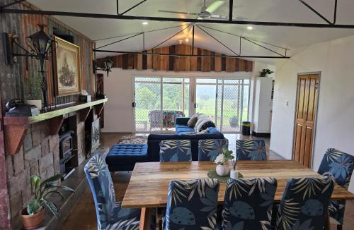 Ravenshoe House | Hideaway Falls Rustic Farm House