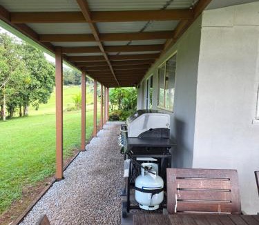 Ravenshoe House | Hideaway Falls Rustic Farm House