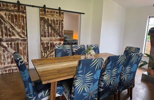 Ravenshoe House | Hideaway Falls Rustic Farm House
