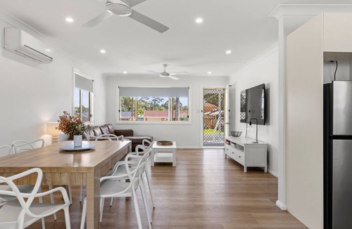 Sanctuary Point House | High Tide - Pet Friendly with Fire Pit