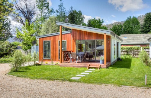 Bright House | Highland Valley Cottage 1