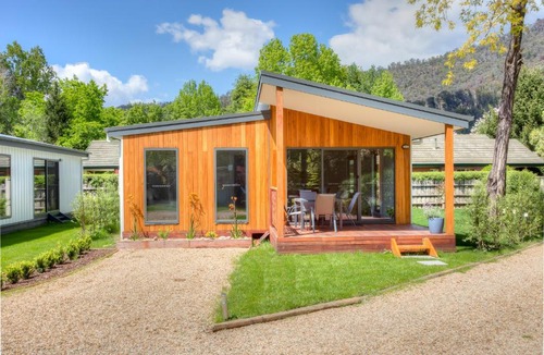Bright House | Highland Valley Cottage 2