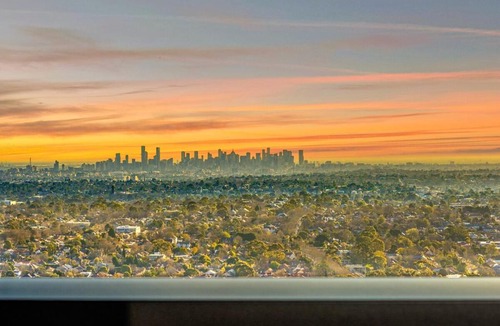Box Hill Apartment | Highrise Luxury Penthouse with City Ocean Mountain View