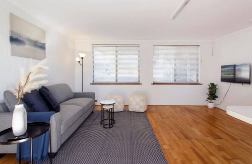 Hillarys House | Hillarys Nook - 5 mins to Hillarys Boat Harbour