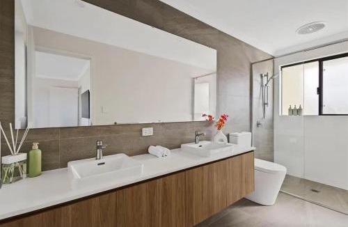 Hillarys House | Hillarys Urban Haus 4BR Near Beach and Marina